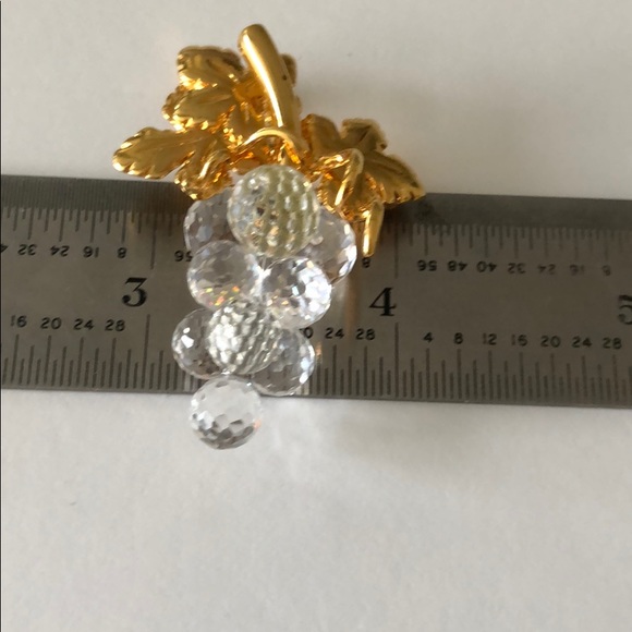 Swarovski Crystal Swan Signed Grape Cluster Brooch - Picture 3 of 8